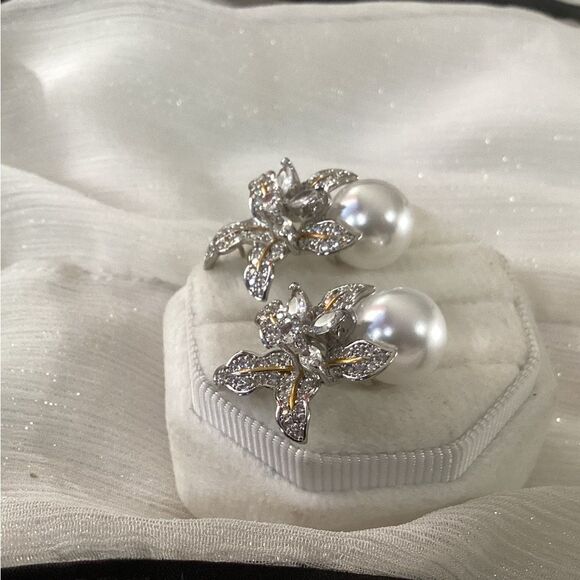 ✨Gorgeous Elegant Silver Cz Diamond Pave Star Lily &PearlPost back Earringss - Picture 5 of 17